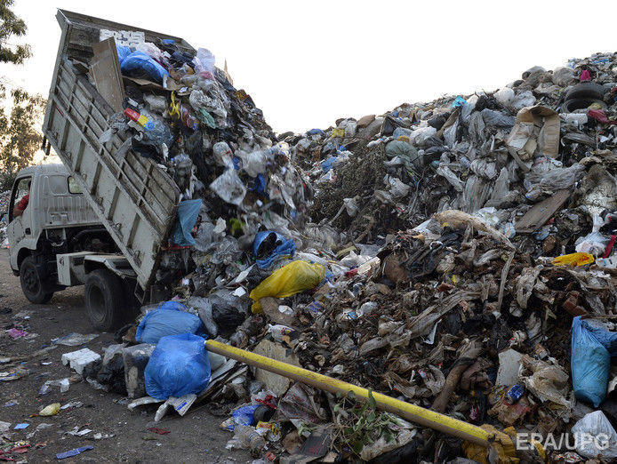 Жители Львова заблокировали пункт перегрузки мусора