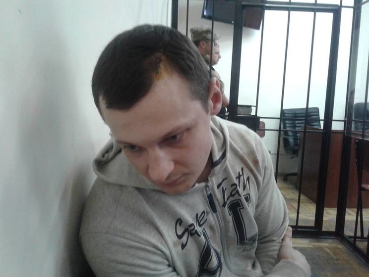 Адвокат: Главу "Азов-Крыма" Краснова избили во время доставки в суд