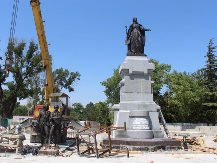 В Симферополе установили памятник российской императрице Екатерине II