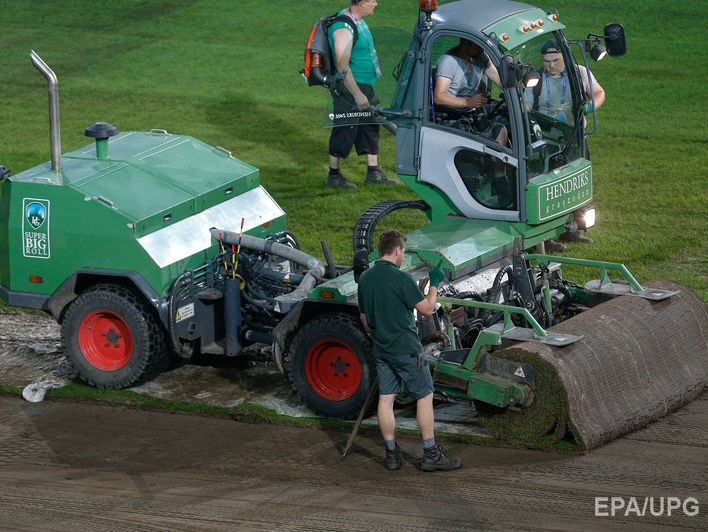 В УЕФА распорядились заменить испорченный газон на стадионе в Лилле перед плей-офф Евро 2016