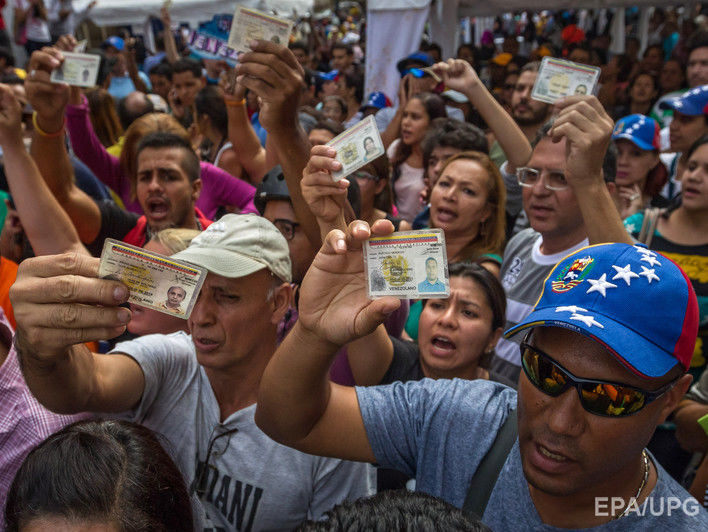 Оппозиция Венесуэлы собрала нужное количество голосов для референдума об отставке президента Мадуро &ndash; СМИ
