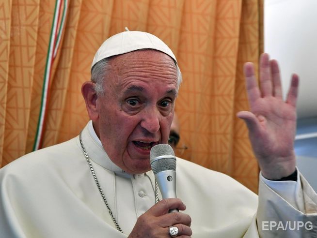 Папа римский заявил, что церковь должна извиниться перед геями