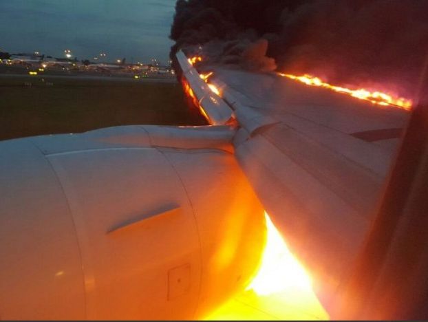 В аэропорту Сингапура при посадке загорелся самолет с 222 пассажирами на борту