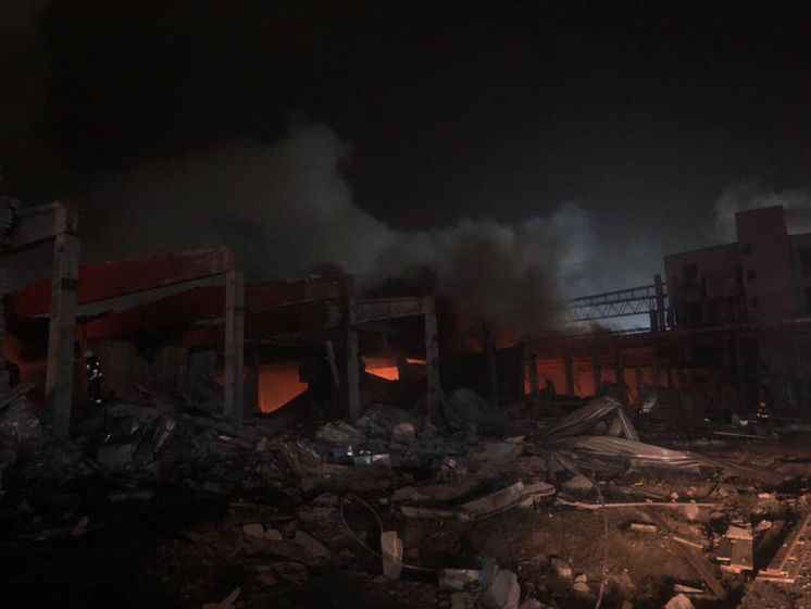 В Днепре горит предприятие, местные жители говорят о взрыве 