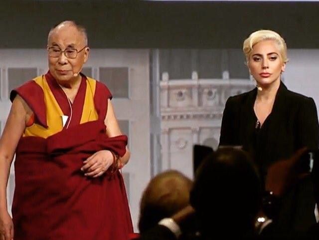 Китайские власти запретят записи Леди Гага из-за ее встречи с далай-ламой &ndash; СМИ