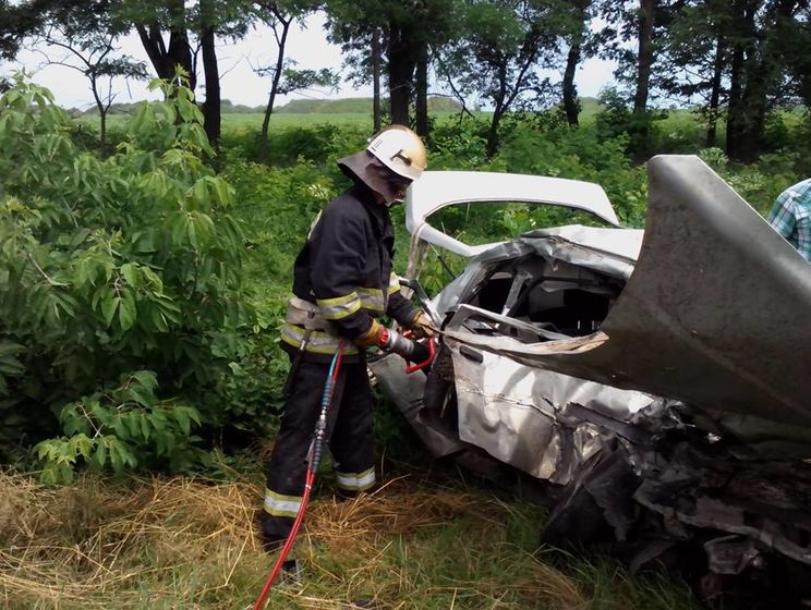 В Кировоградской области машина, в которой сотрудники СБУ везли задержанного, врезалась в "Славуту", трое погибших