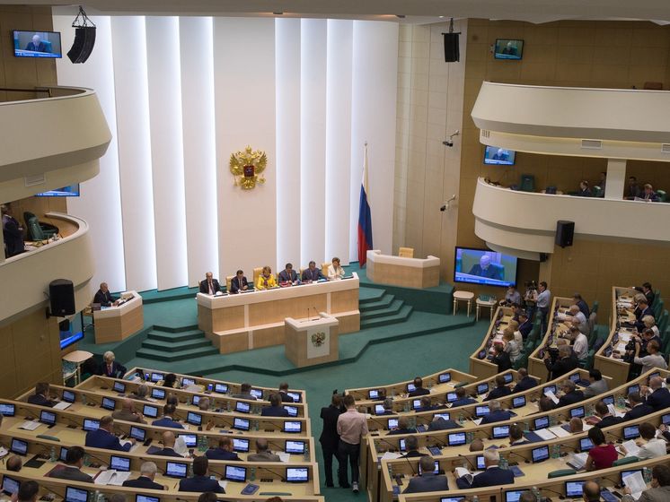 Совфед РФ одобрил антитеррористические "поправки Яровой"