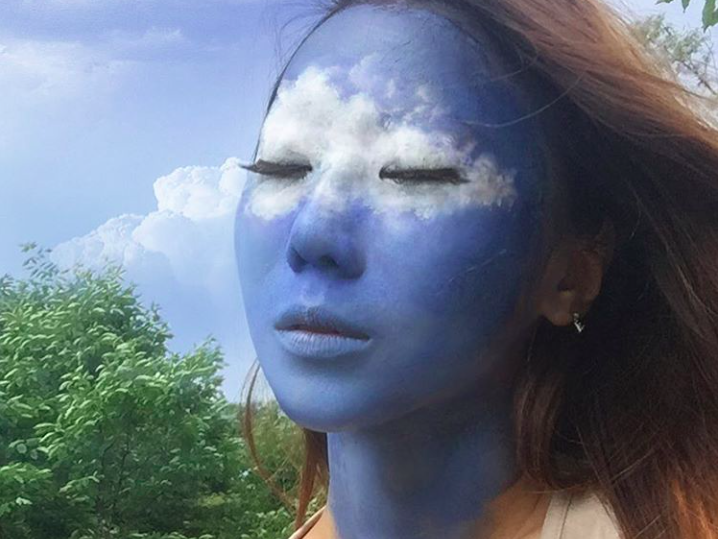 Корейская художница создает оптические иллюзии на собственном лице. Фоторепортаж