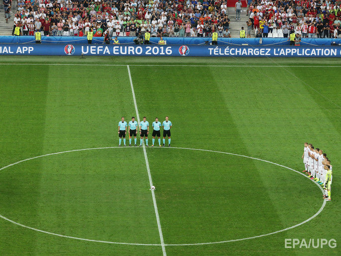 Четвертьфинал Евро 2016 начался с минуты молчания в память о жертвах теракта в Стамбуле