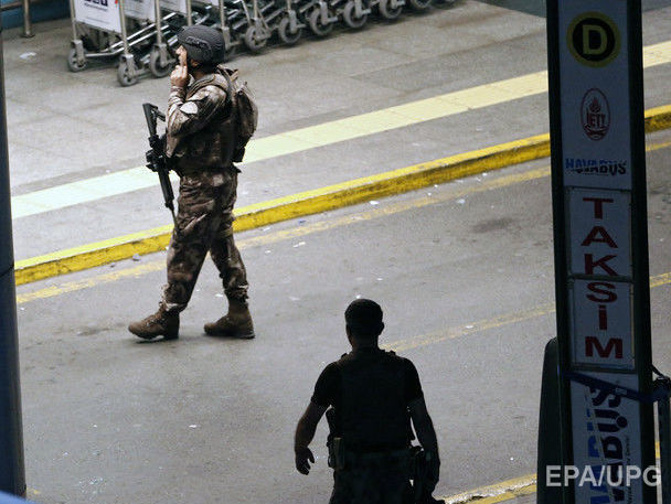 Двое террористов-смертников в аэропорту Стамбула имели российские паспорта – СМИ