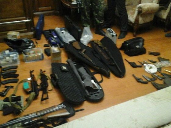 В доме экс-чиновника времен Януковича в Счастье обнаружили арсенал оружия