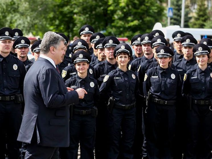 Порошенко: Полиция пользуется беспрецедентным доверием украинцев
