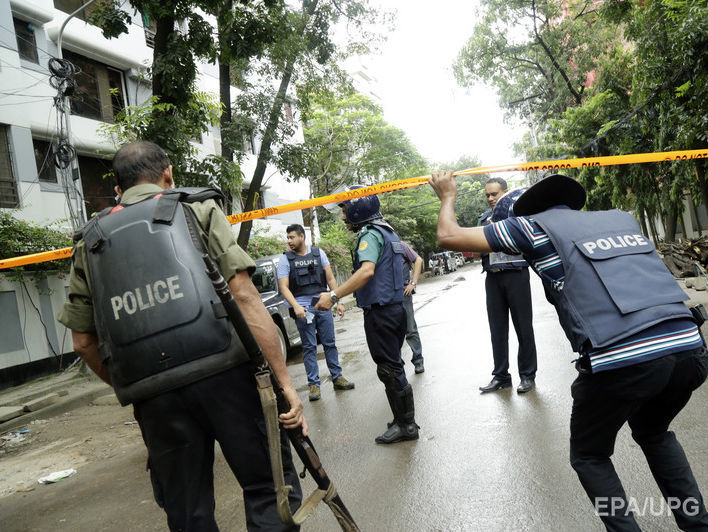 Полиция Бангладеш во время штурма захваченного боевиками ресторана случайно застрелила заложника