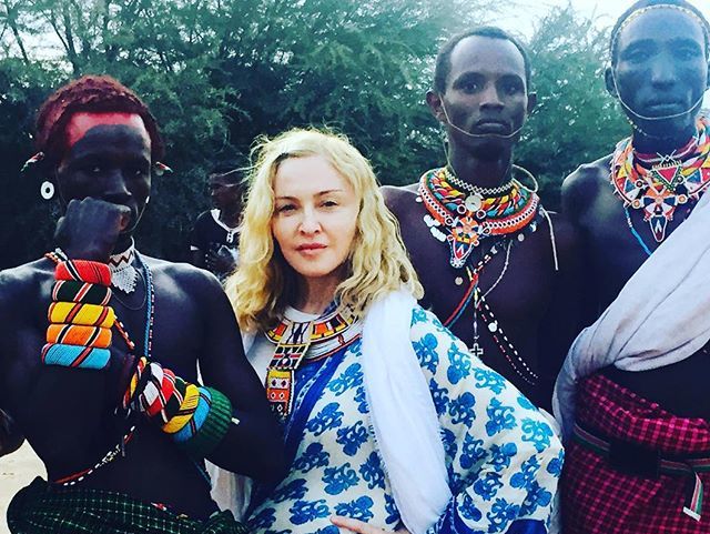 Мадонна с сыном Рокко путешествует по Африке. Фоторепортаж