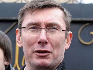 Луценко предложил свой план: отставка Азарова, перевыборы Рады и ультиматум Януковичу