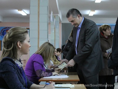Аксенов проголосовал на непризнанном миром референдуме
