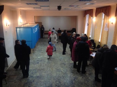 На крымском референдуме голосуют люди не в списках и граждане России