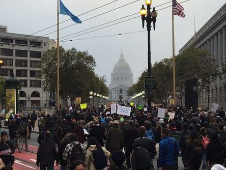 В США прошли многотысячные митинги протеста против насилия полицейских