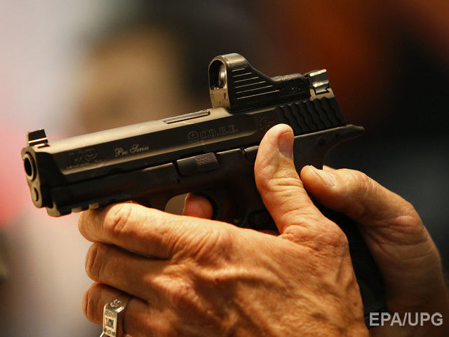 В США полицейские застрелили чернокожего, направившего на них пистолет