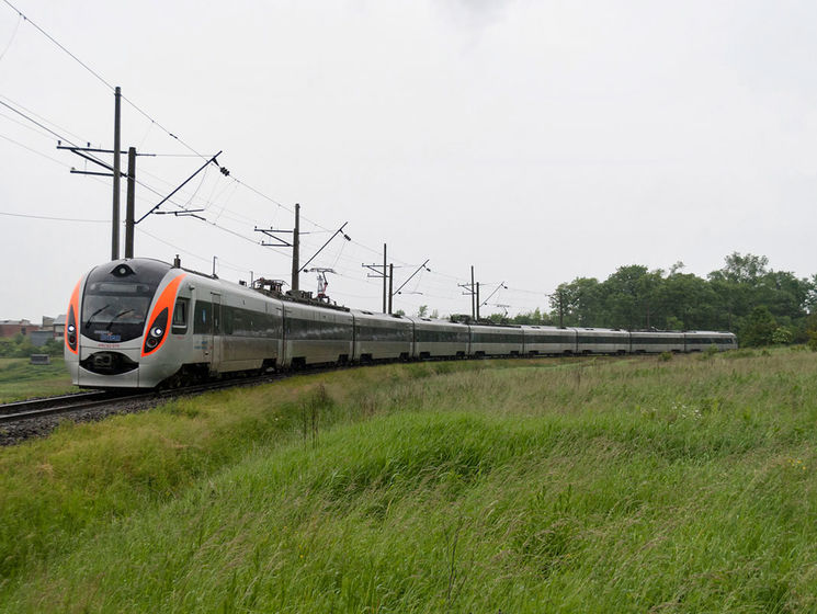 Пассажирский поезд Hyundai сбил человека в Полтаве