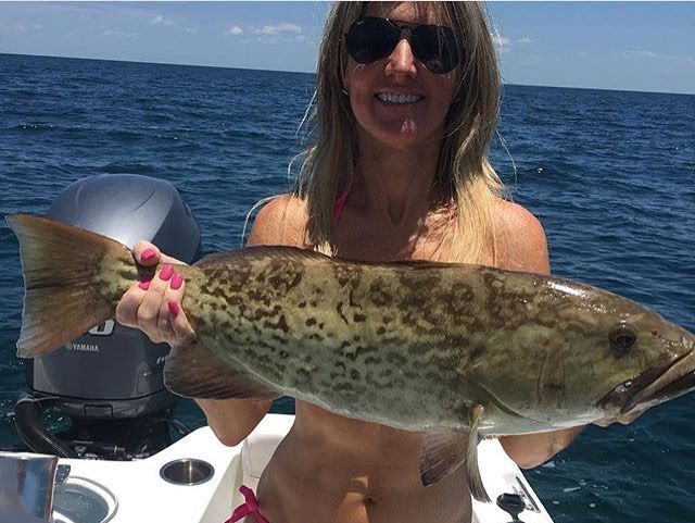 Fishbras: девушки в Instagram публикуют фото в купальниках из рыб 