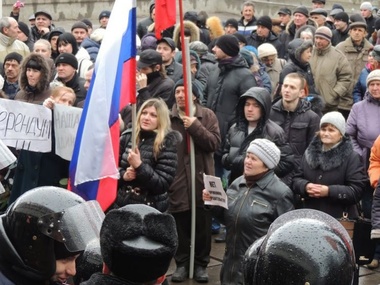 В Одессе, Николаеве, Запорожье, Мариуполе и других городах прошли митинги за и против Украины