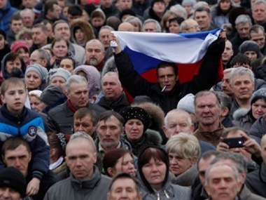 Сепаратисты в Луганске организовали "референдум" прямо на улице