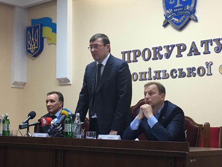 Луценко уволил четырех прокуроров Тернопольской области за получение общей взятки