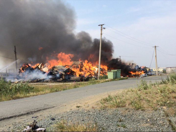 На севере России при пожаре в жилом доме погибли девять человек