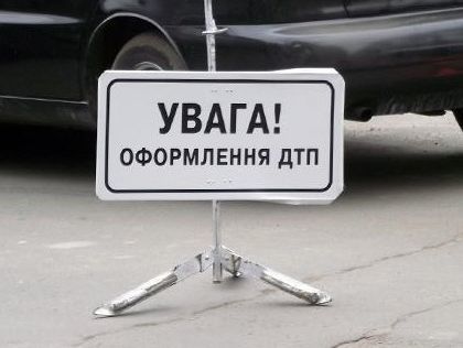 В Киеве автомобиль сбил сотрудницу полиции во время проверки документов