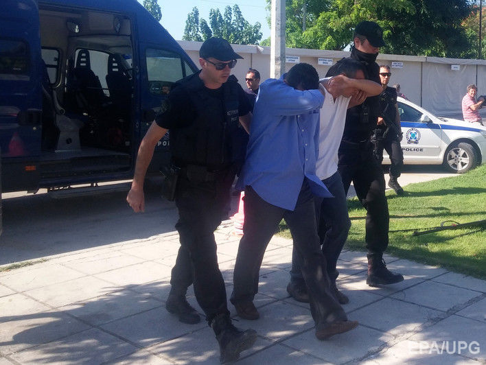 Суд в Греции приговорил беглых участников турецкого путча к двум месяцам тюрьмы с отсрочкой