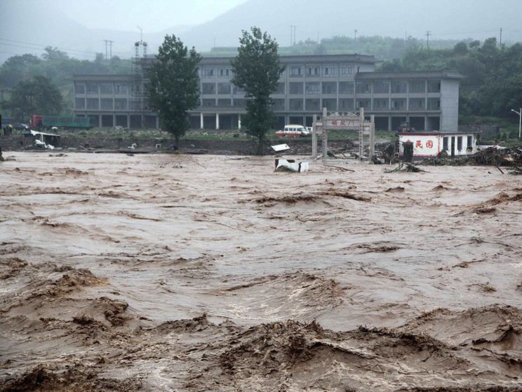 В Китае жертвами наводнения стали 14 человек, еще 72 пропали без вести