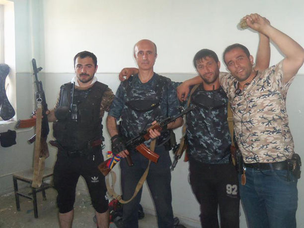 В Ереване захватчики здания полиции отказались сдаваться до выполнения выдвинутых требований