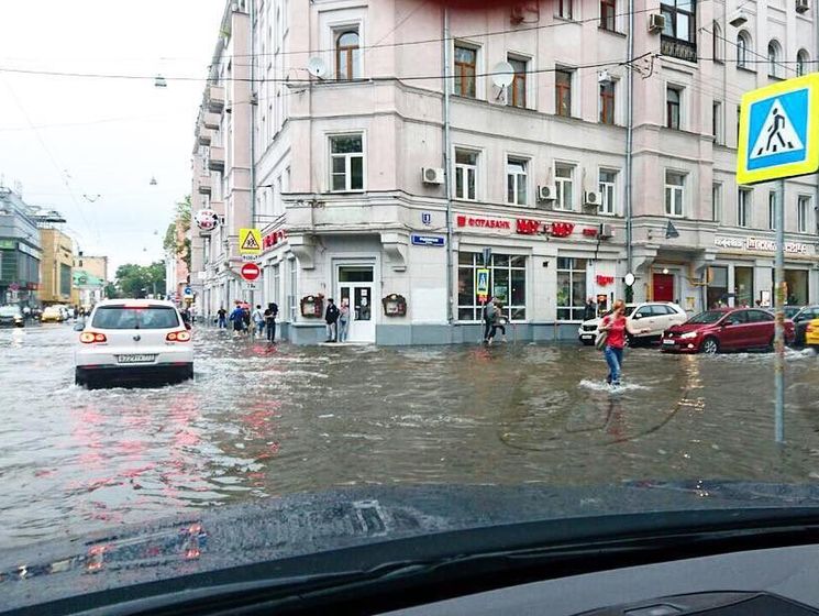 Москву затопило мощными ливнями. Видео 