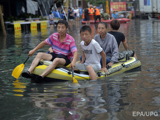 В Китае отстранены от должностей чиновники, скрывавшие информацию о жертвах наводнения