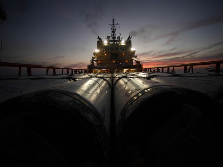 Нефть обвалилась ниже $44 за баррель