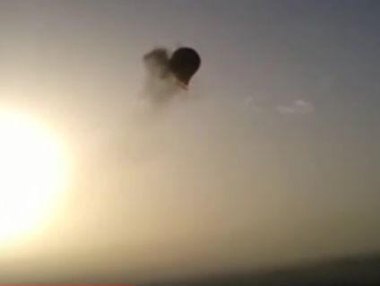 В сети опубликованы кадры падения воздушного шара с пассажирами в Техасе. Видео