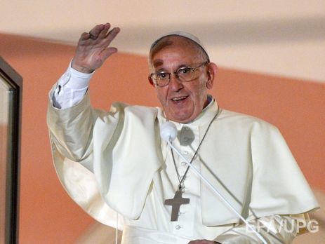 Папа римский о падении во время мессы: Я забыл о лестнице