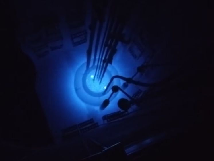 Ученый из США снял контролируемый "взрыв" в ядерном реакторе. Видео