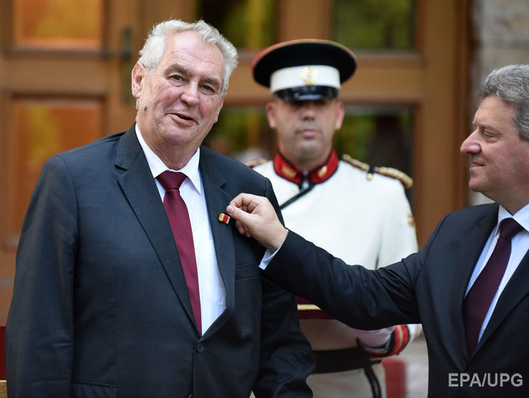 Еврокомиссар обвинил президента Чехии в ослаблении Европы
