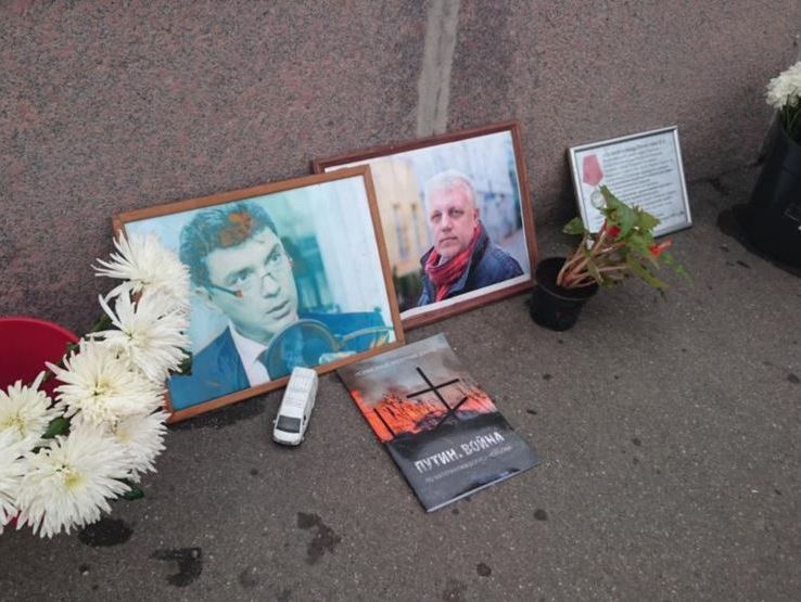 В Москве на народном мемориале Немцова появилось фото Шеремета