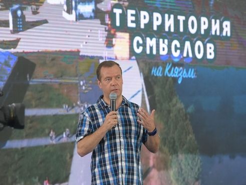 Журналист Нарышкин о заявлении Медведева: А что он сказал не так? Учителя для государства &ndash; вроде фриков