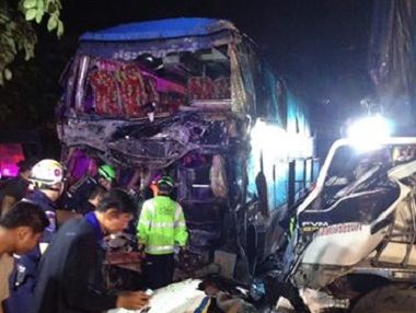 В Таиланде автобус столкнулся с грузовиком: шесть человек погибли, 40 пострадали