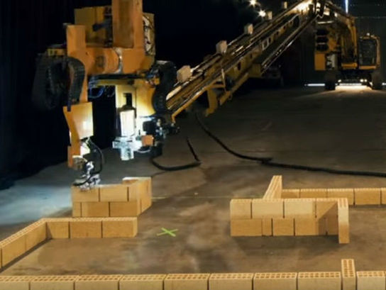 В Австралии сконструировали "однорукого" робота-строителя. Видео