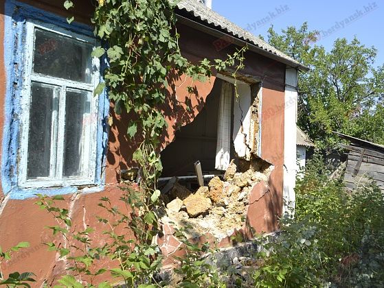 Бронемашина Нацгвардии протаранила жилой дом в Запорожской области