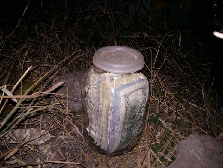 Холодницкий опубликовал фото заполненной деньгами банки, изъятой у судьи Чауса