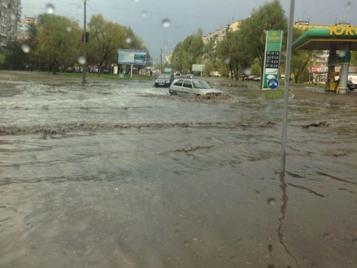 В Днепре и Кривом Роге 10 августа ливни затопили улицы