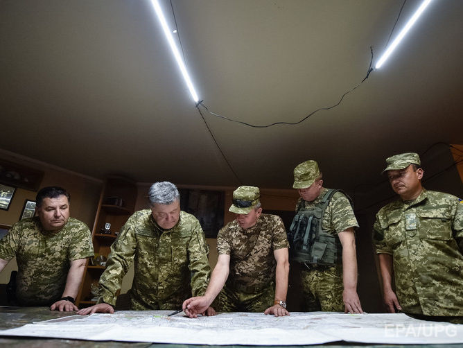 Украина привела армию в повышенную боеготовность, Порошенко хочет поговорить с Путиным. Главное за день