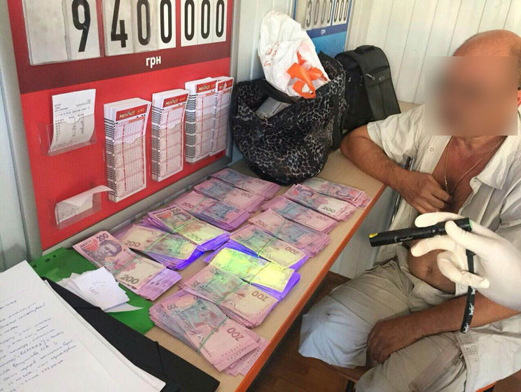 Прокуратура: Замначальника колонии в Буче взяли под стражу с альтернативой залога после взятки в 400 тысяч гривен