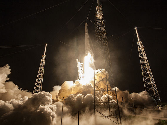 SpaceX успешно запустила ракету Falcon 9 со спутником связи. Видео